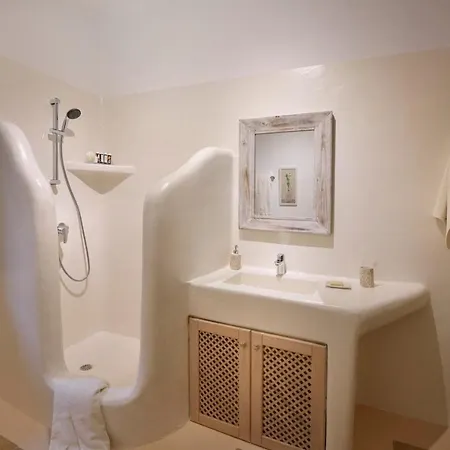 Mykonos Sleeps 12 Air Con Wifi *